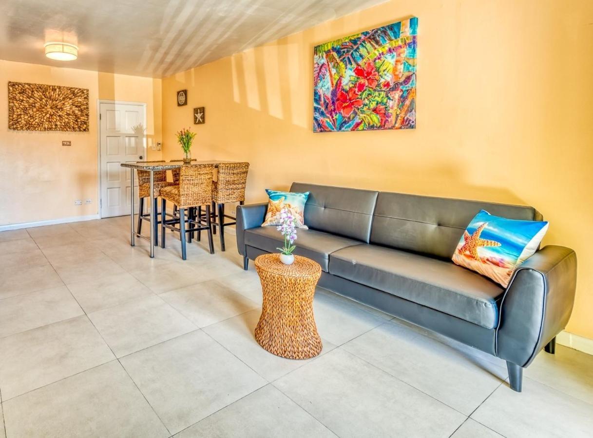 Lovely With Private Gym, Near Beach, Downtown, 24hr Security, Pool, Gated Apartment