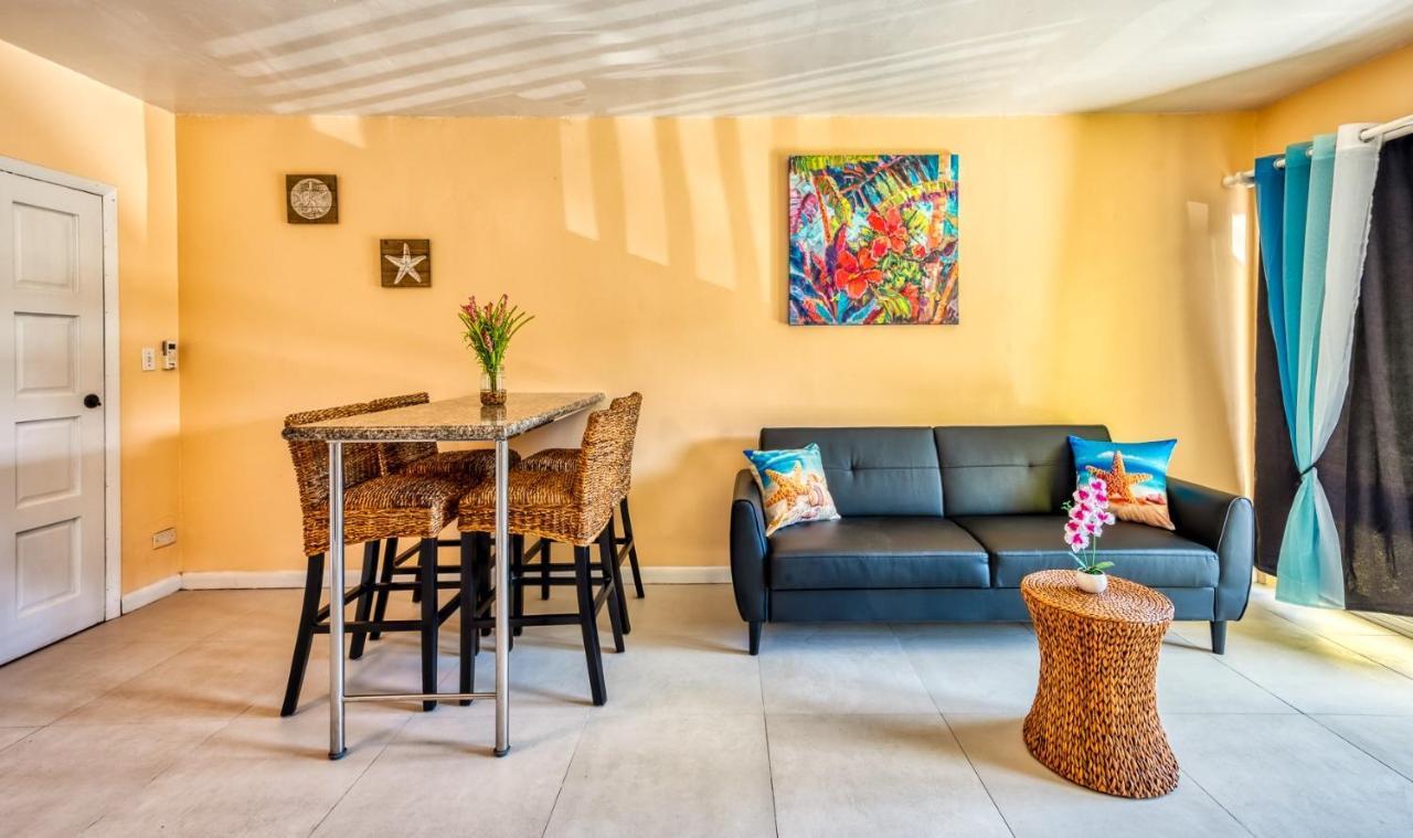 Lovely With Private Gym, Near Beach, Downtown, 24hr Security, Pool, Gated *