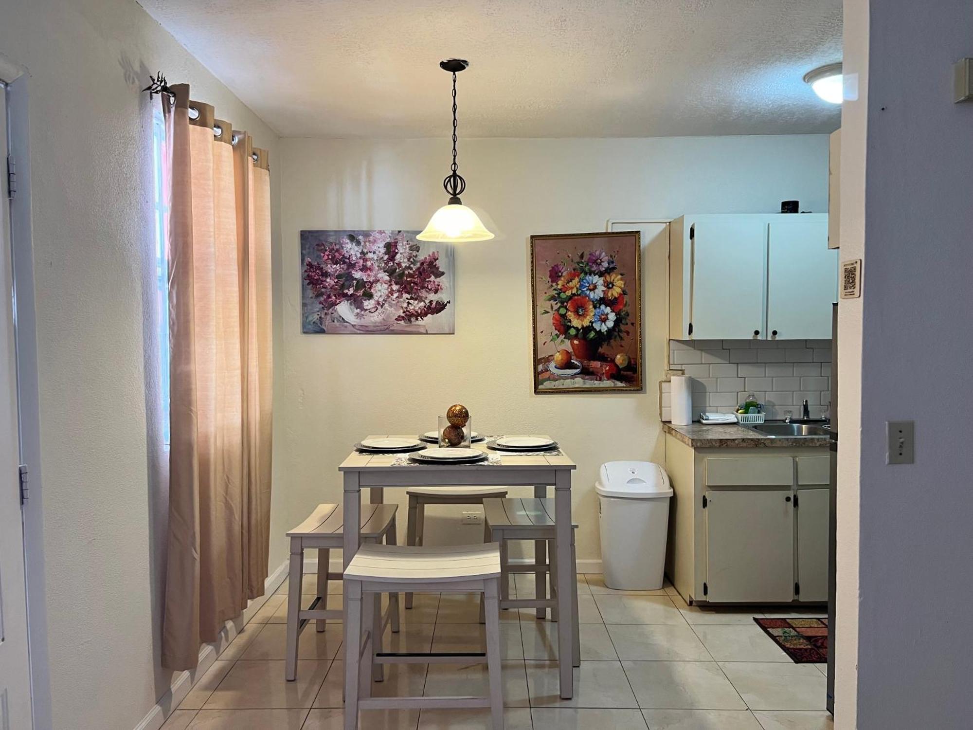 Tropical Hideaway Apartment