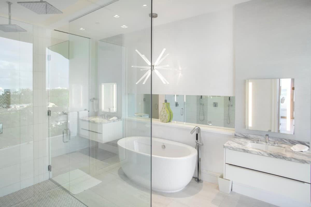 Oceanfront Penthouse And Patio At One Cable * Nassau