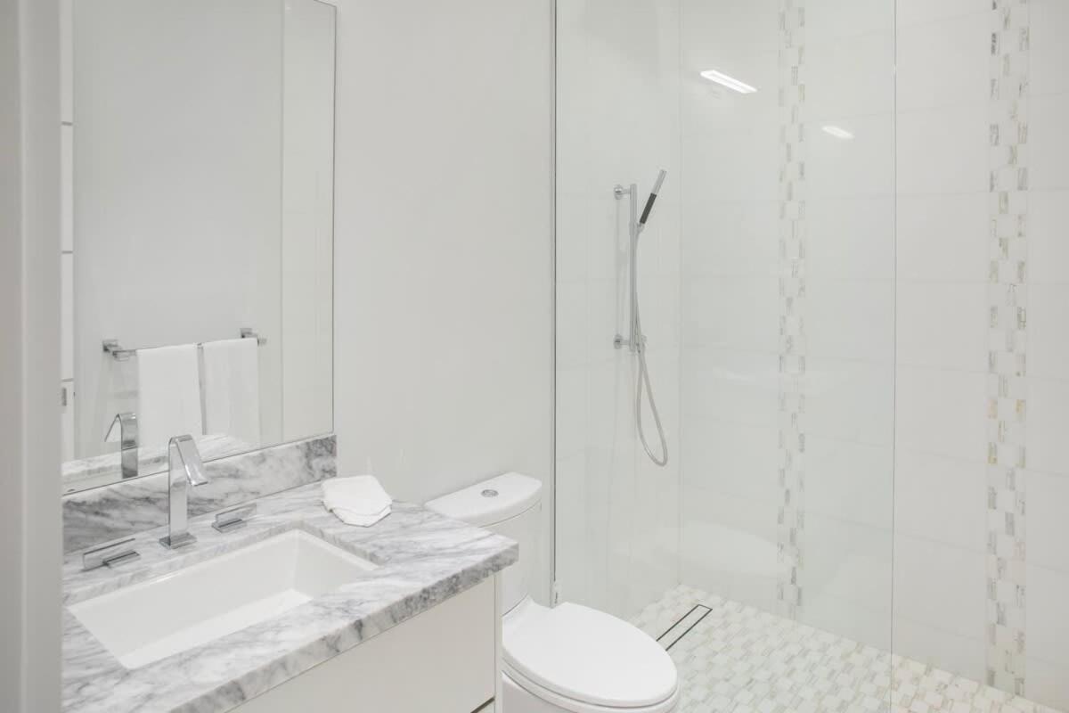 Oceanfront Penthouse And Patio At One Cable Apartment Nassau
