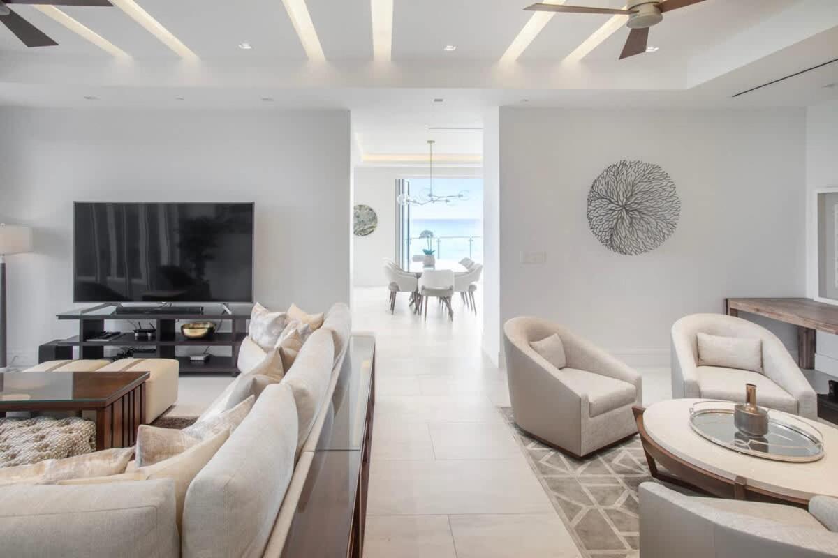 Oceanfront Penthouse And Patio At One Cable