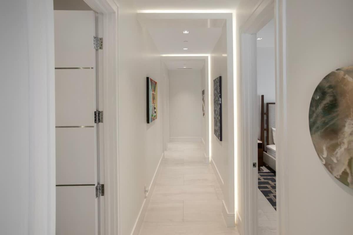 Oceanfront Penthouse And Patio At One Cable * Nassau