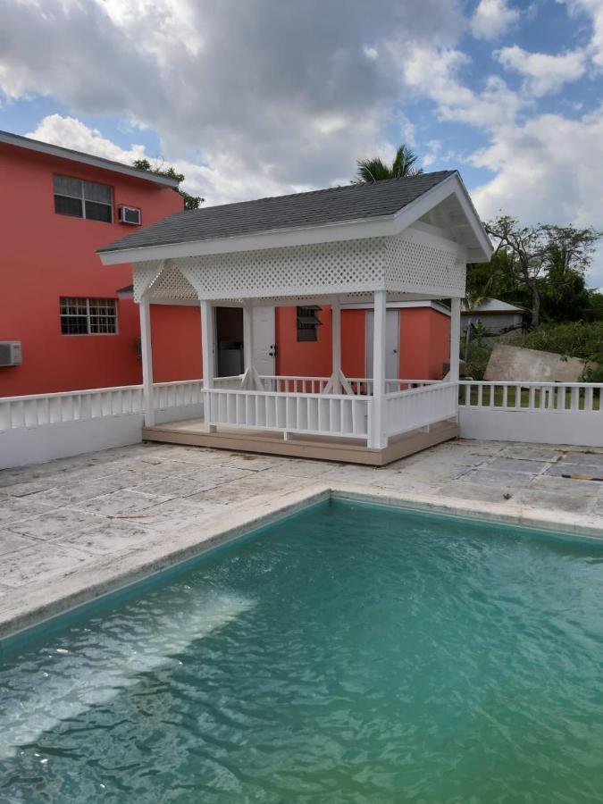 Tropical Hideaway * Nassau